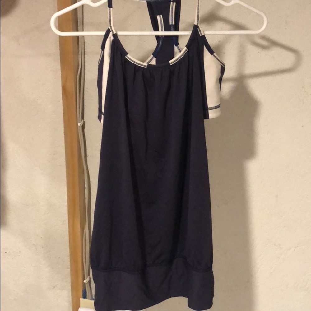 Lululemon tank with bra size 6!